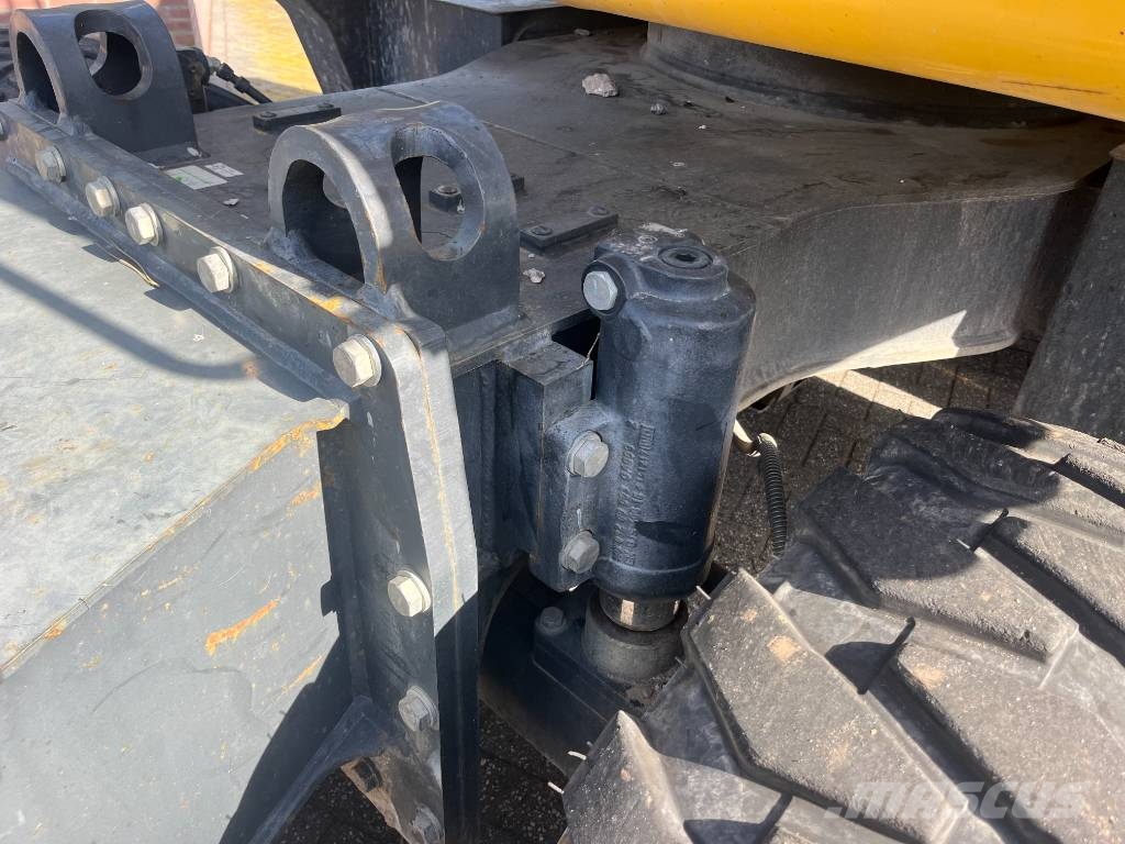 Komatsu PW 148-11 轮式挖掘机