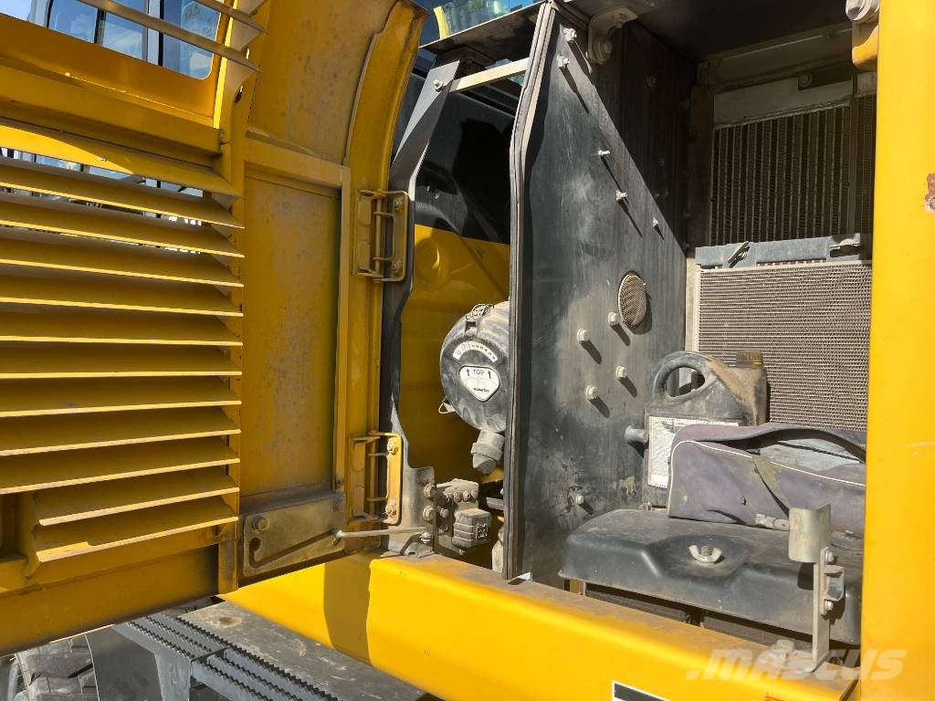 Komatsu PW 148-11 轮式挖掘机