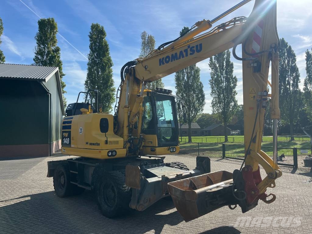 Komatsu PW 148-11 轮式挖掘机