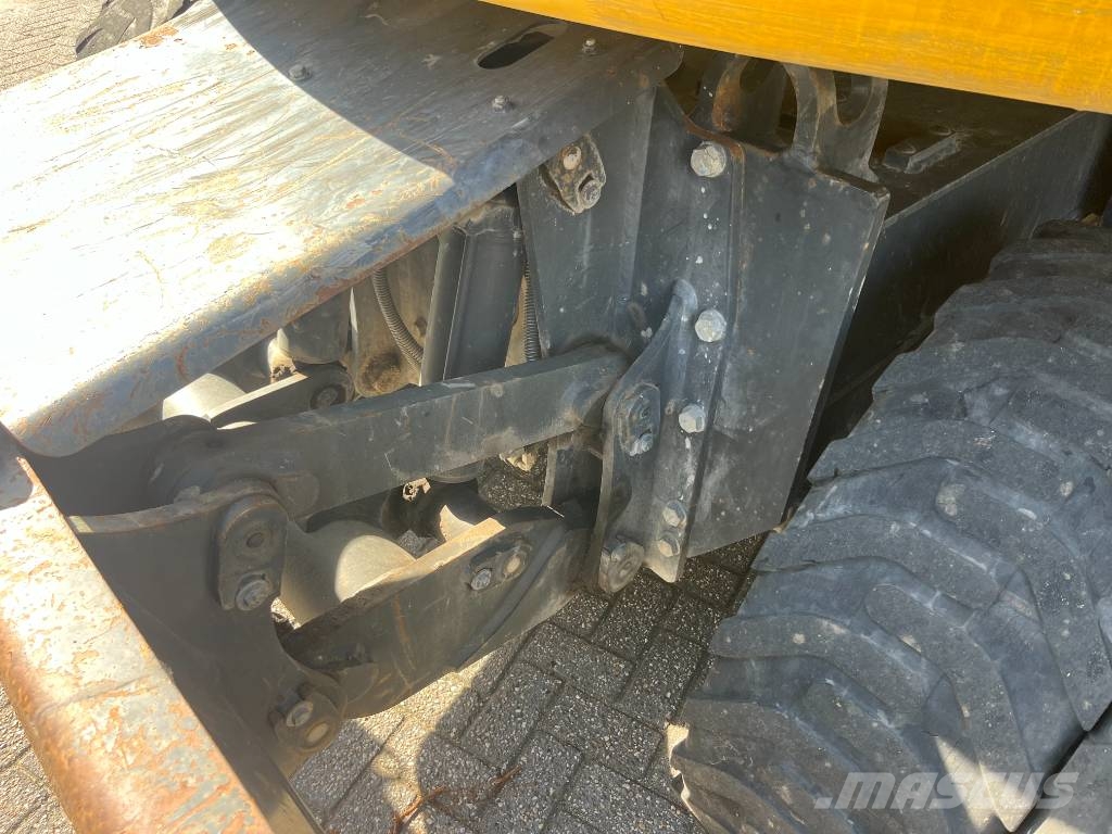 Komatsu PW 148-11 轮式挖掘机