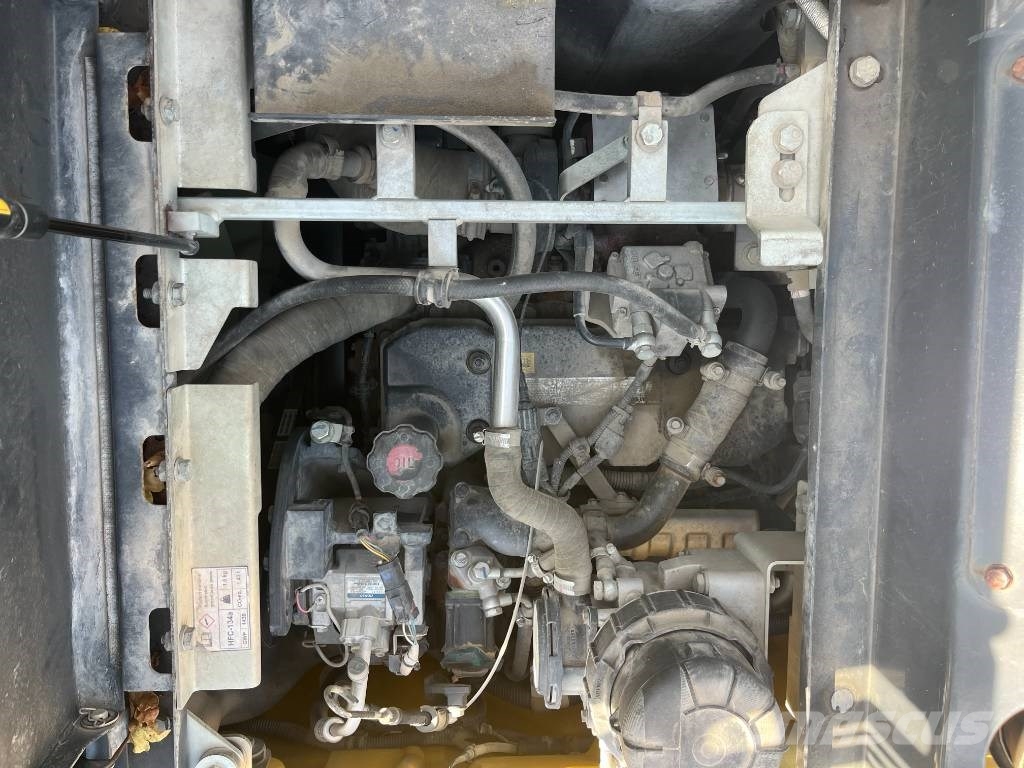 Komatsu PW 148-11 轮式挖掘机