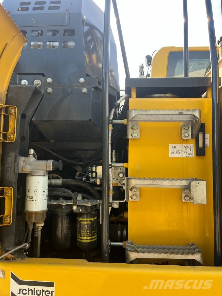 Komatsu PW 148-11 轮式挖掘机