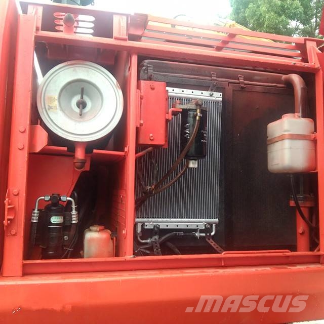 Doosan 150 W-7 Колісні екскаватори