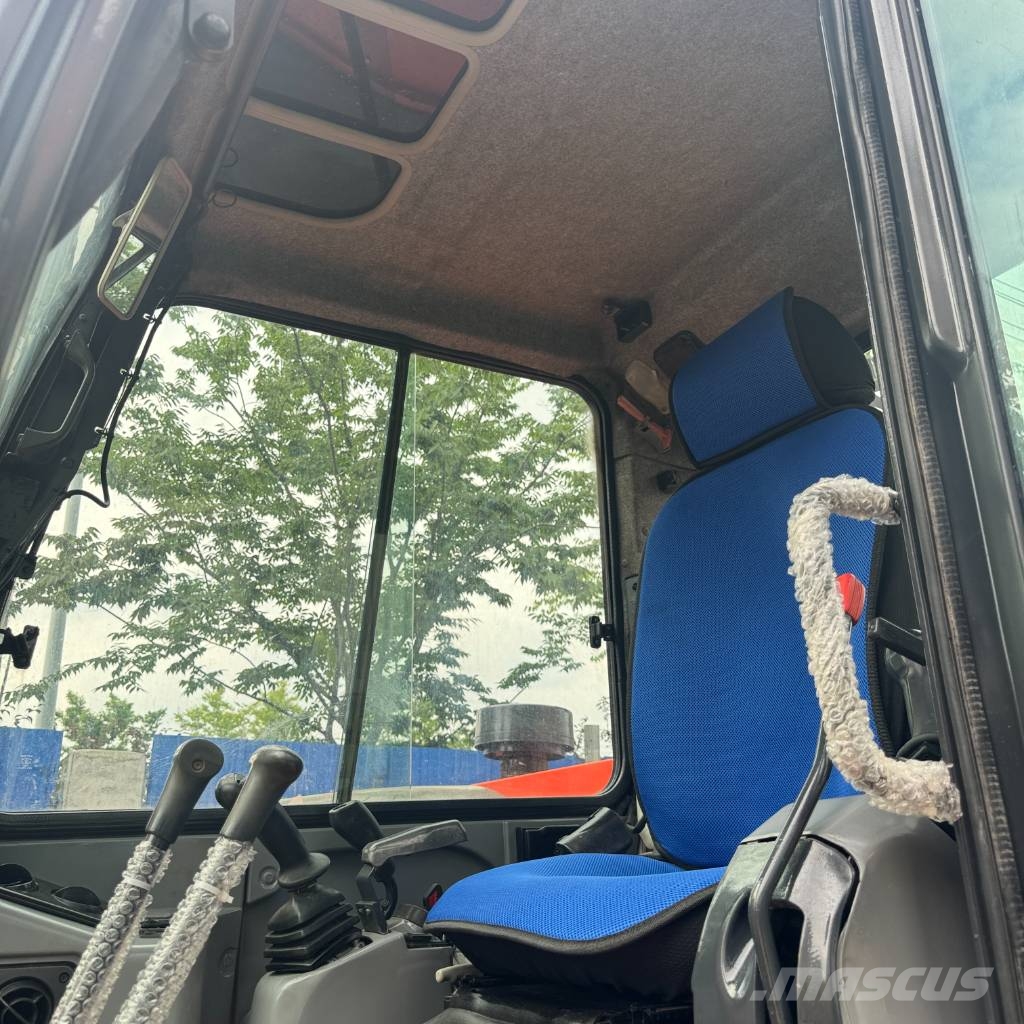 Kubota KX 183 中型挖掘机