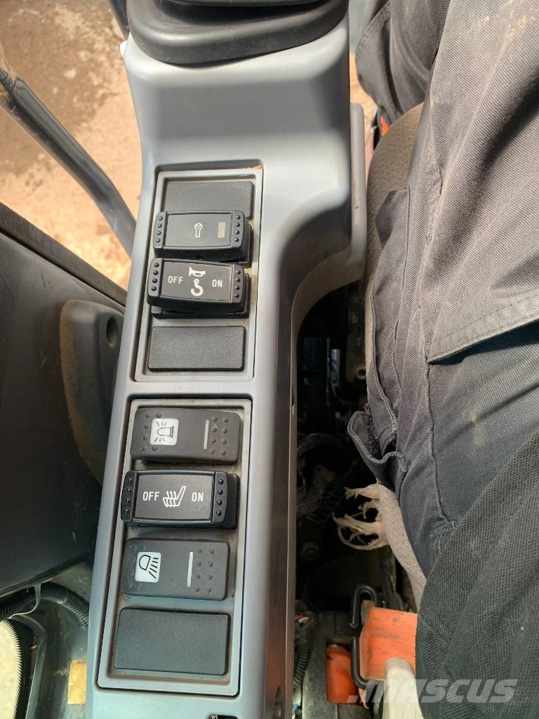 Hitachi ZX 225 US LC-6 Bageri gusjeničari
