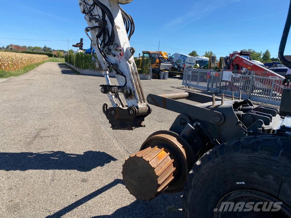 ACX DOOSAN 23 Rail-Route 1er Main a réparer endommagée Escavatori speciali