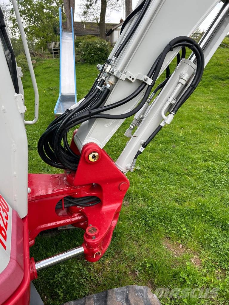 Takeuchi TB 230 Miniescavatori