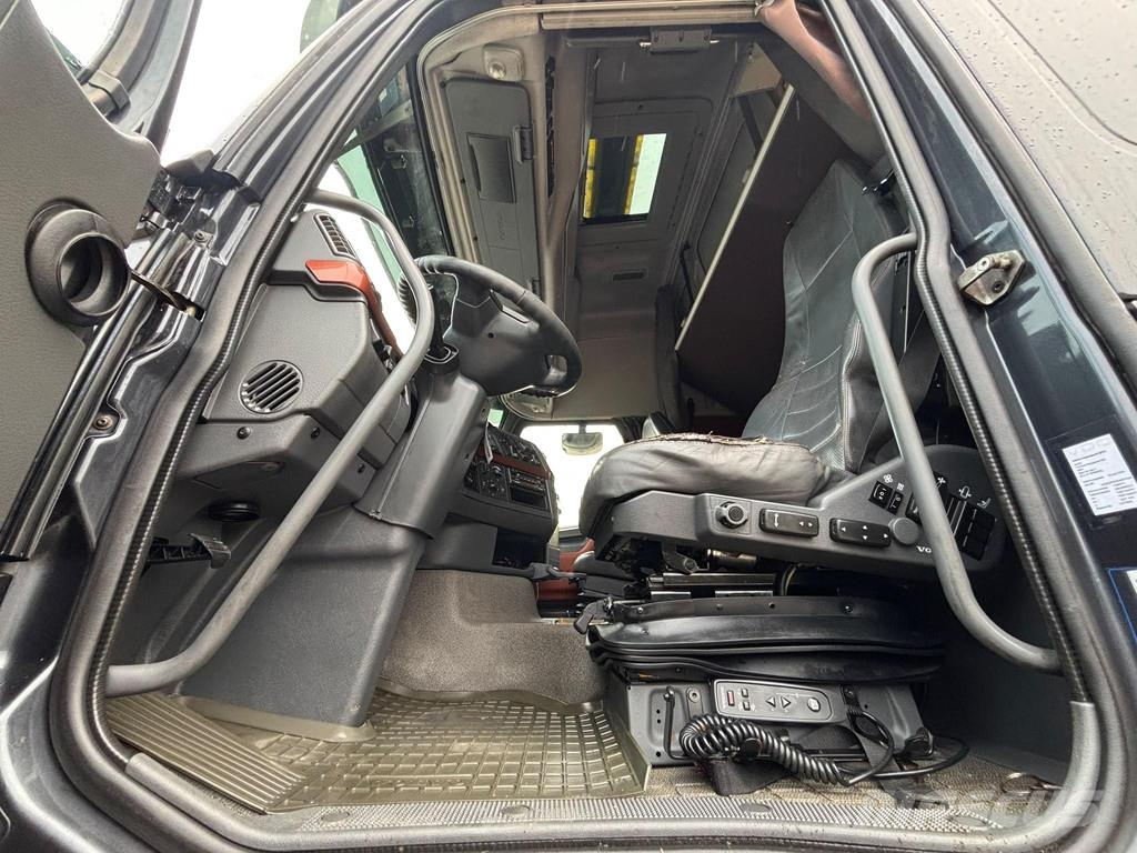 Volvo FH 16 580 6x2 FOR SALE AS CHASSIS / RETARDER / CHA Fülkés alváz