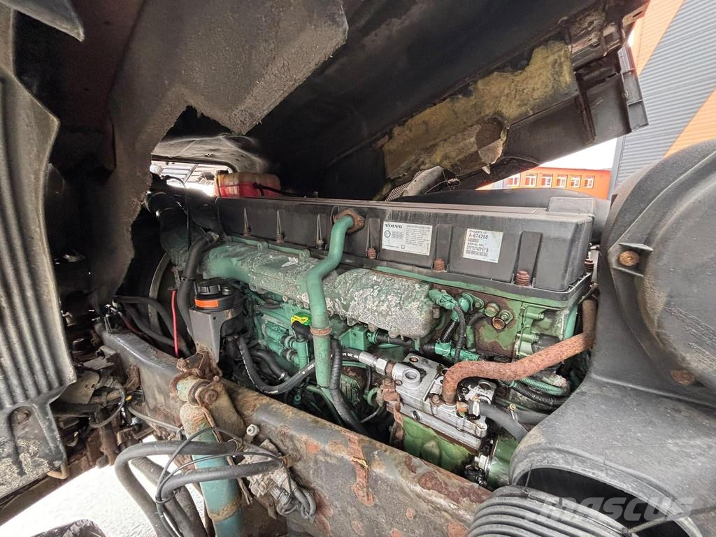 Volvo FH 16 580 6x2 FOR SALE AS CHASSIS / RETARDER / CHA Fülkés alváz