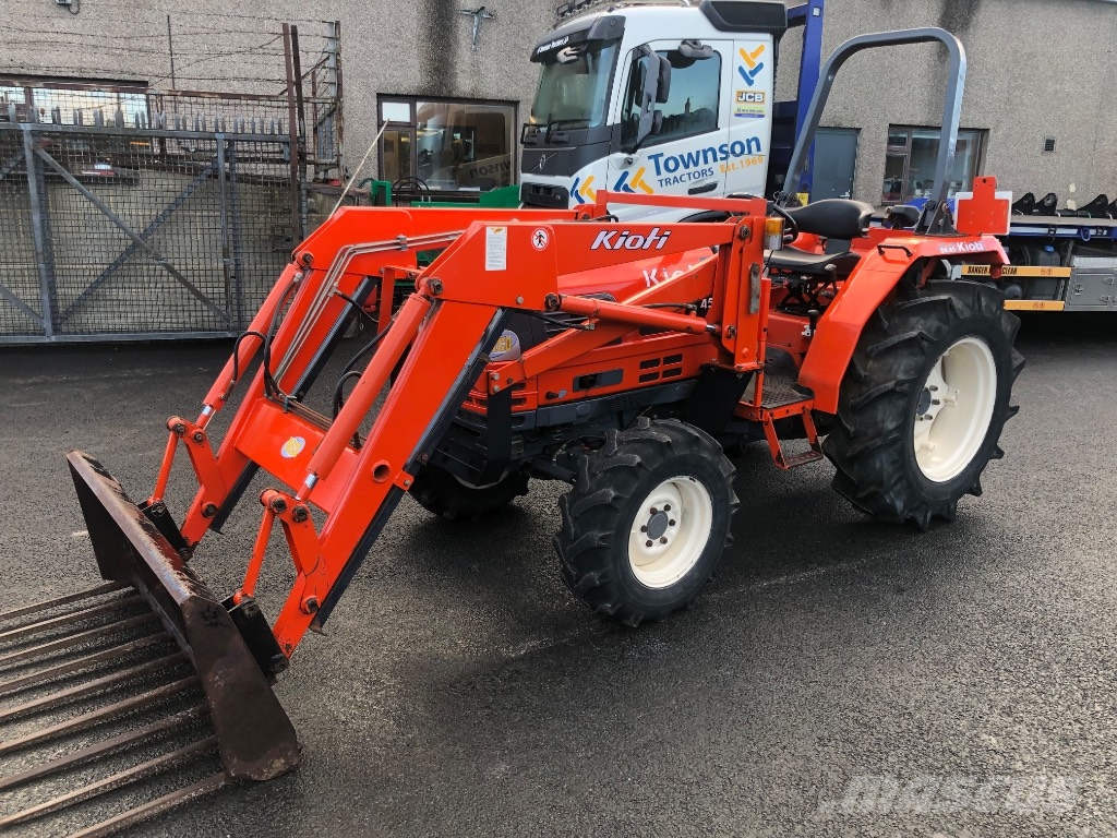 Kioti DK 45 Traktorok