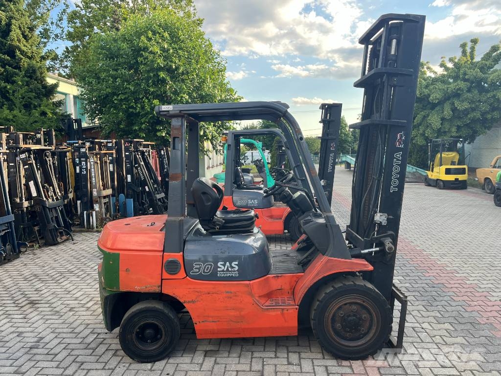 Toyota 7FGF30 /02/ V-2052 OB Gázüzemű targoncák