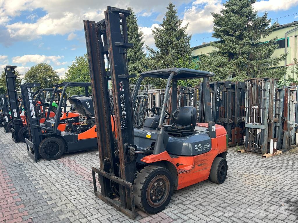 Toyota 7FGF30 /02/ V-2052 OB Gázüzemű targoncák