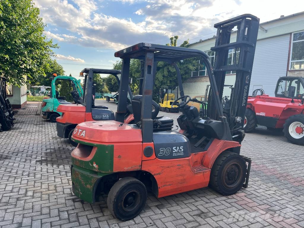 Toyota 7FGF30 /02/ V-2052 OB Gázüzemű targoncák