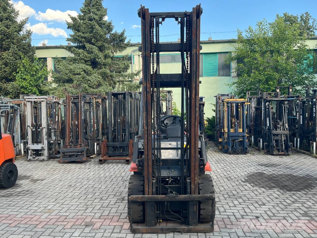 Toyota 7FGF30 /02/ V-2052 OB Gázüzemű targoncák