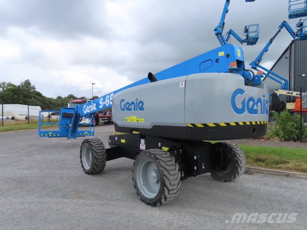 Genie S 65 견인식 전동이동 리프트