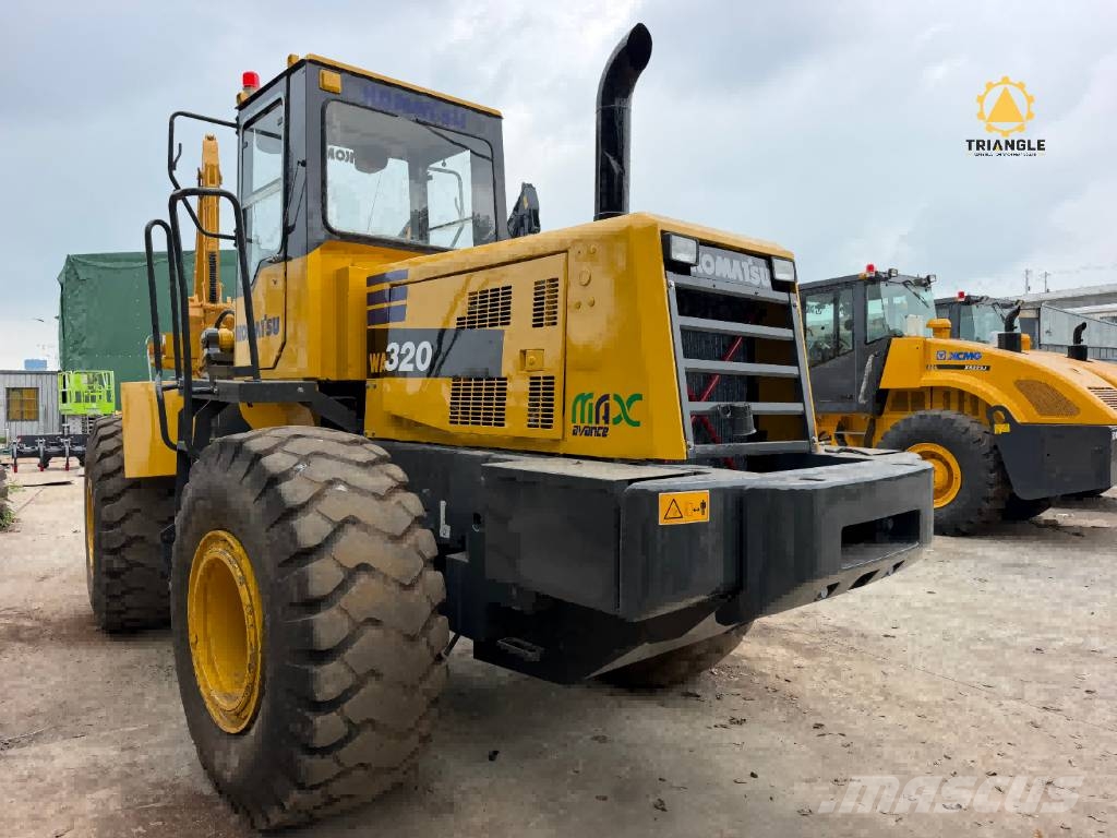 Komatsu WA 320 휠로우더