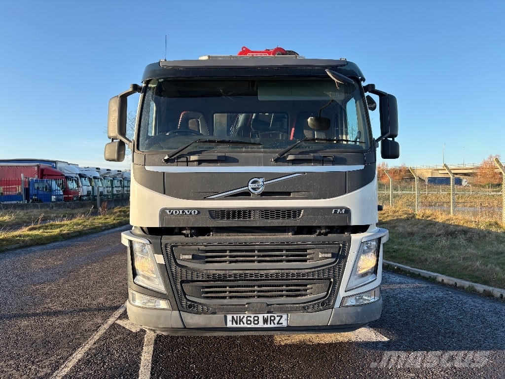 Volvo FM 450 Vlakke laadvloer met kraan