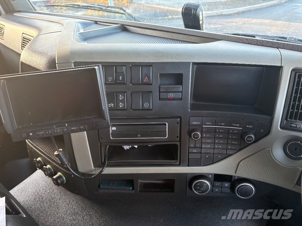 Volvo FM 450 Vlakke laadvloer met kraan