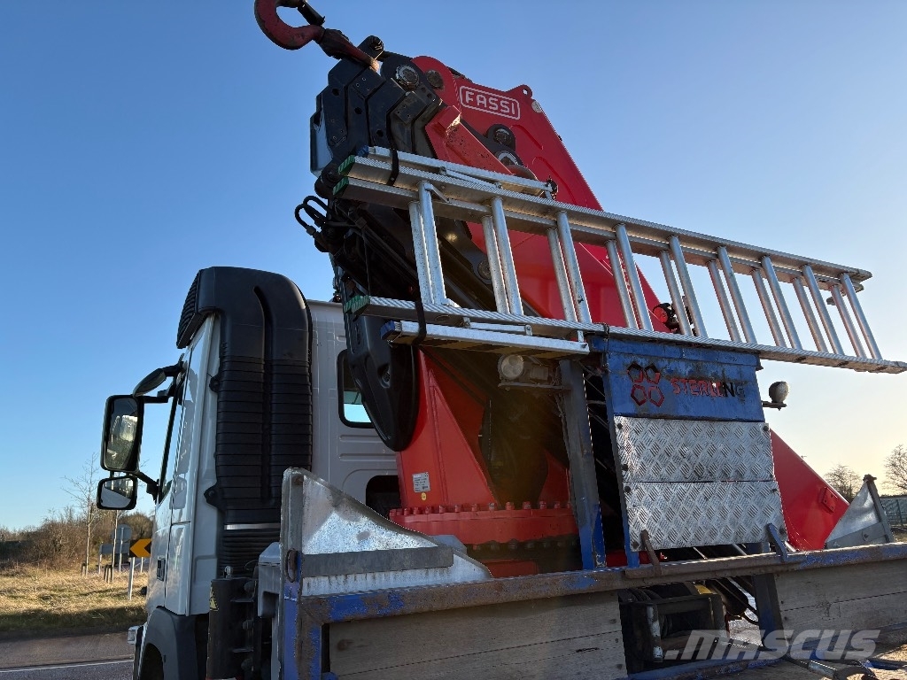 Volvo FM 450 Vlakke laadvloer met kraan