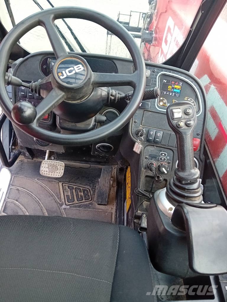 JCB 555P210R Телескопични товарачи