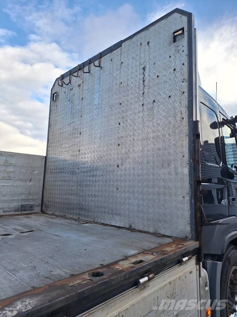 Volvo FM  6x2 شاحنات الرافعات