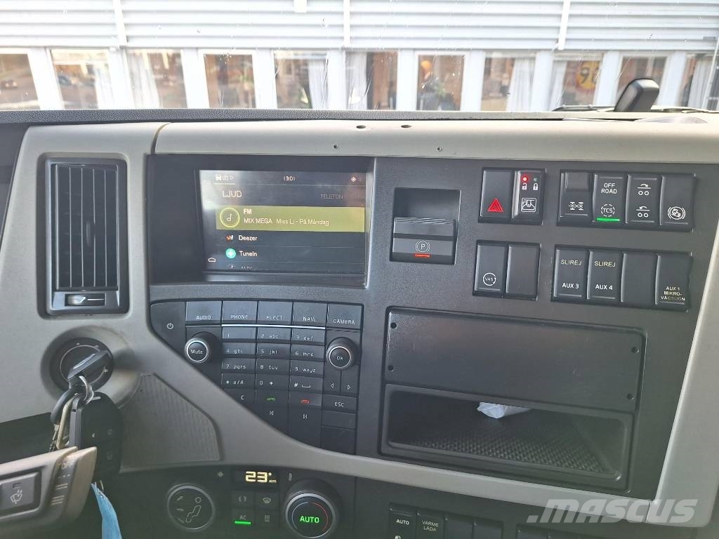 Volvo FM  6x2 شاحنات الرافعات