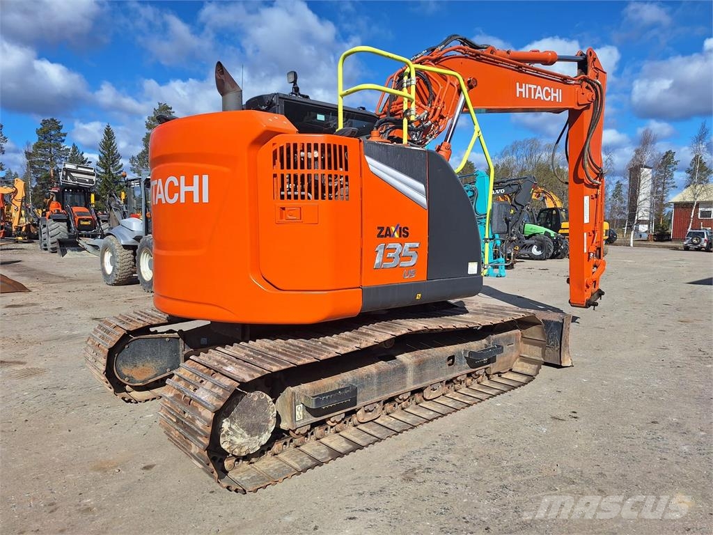 Hitachi ZX135USBL-7 履带挖掘机