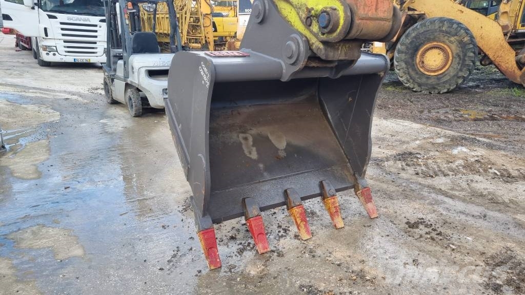 Hitachi ZX 225 US LC-6 Верижен екскаватор