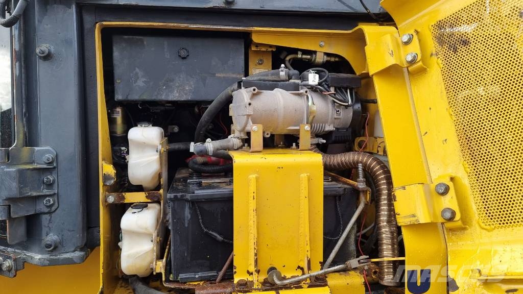 Komatsu D 51 PX-22 Kāpurķēžu buldozeri
