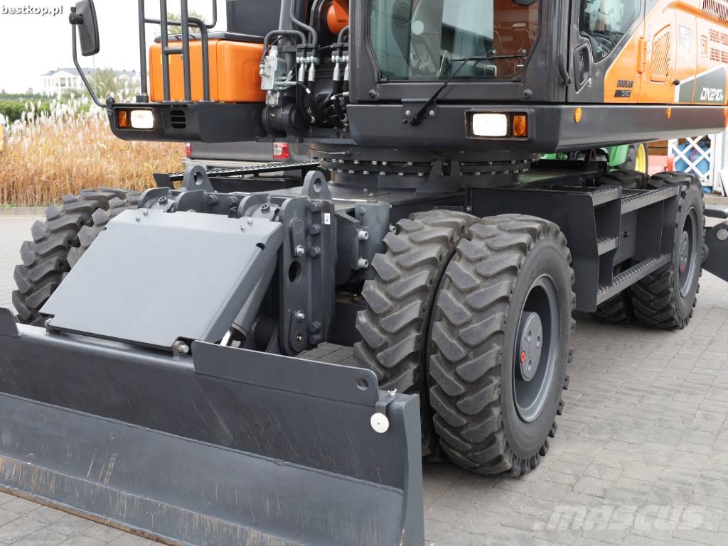 Doosan DX210W-5 Wheeled excavators