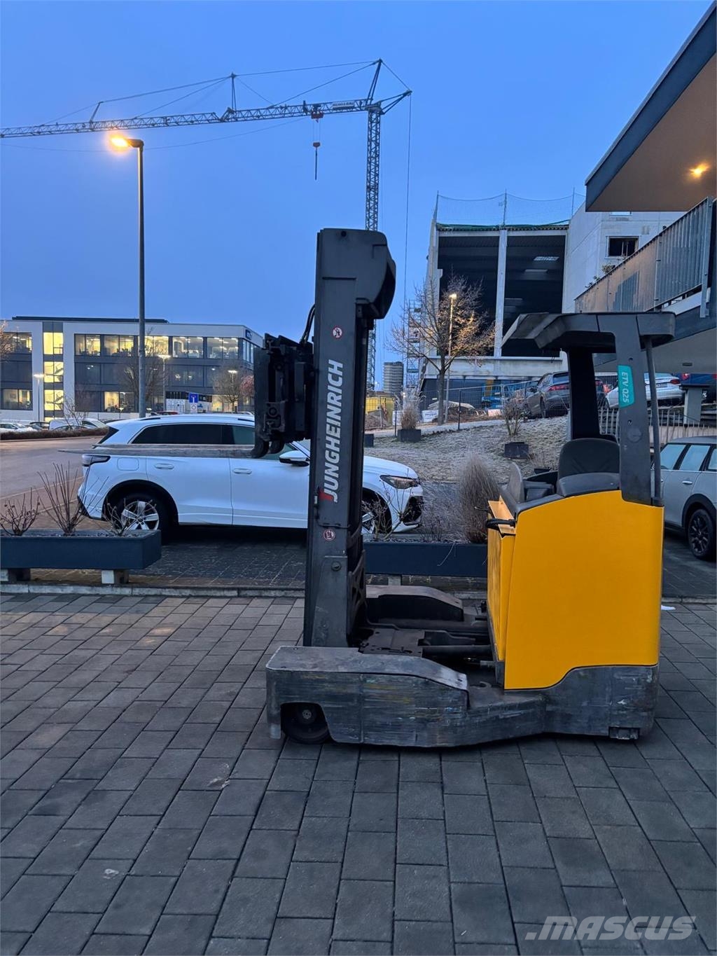 Jungheinrich ETV-Q 25 neue Batterie Četru virzienu krāvēji