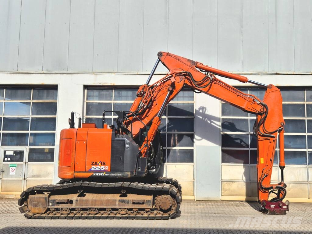 Hitachi ZX 225 US LC-6 Pelle sur chenilles