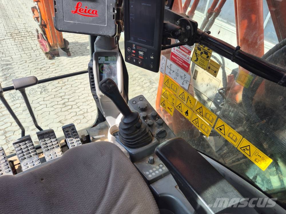 Hitachi ZX 225 US LC-6 Pelle sur chenilles