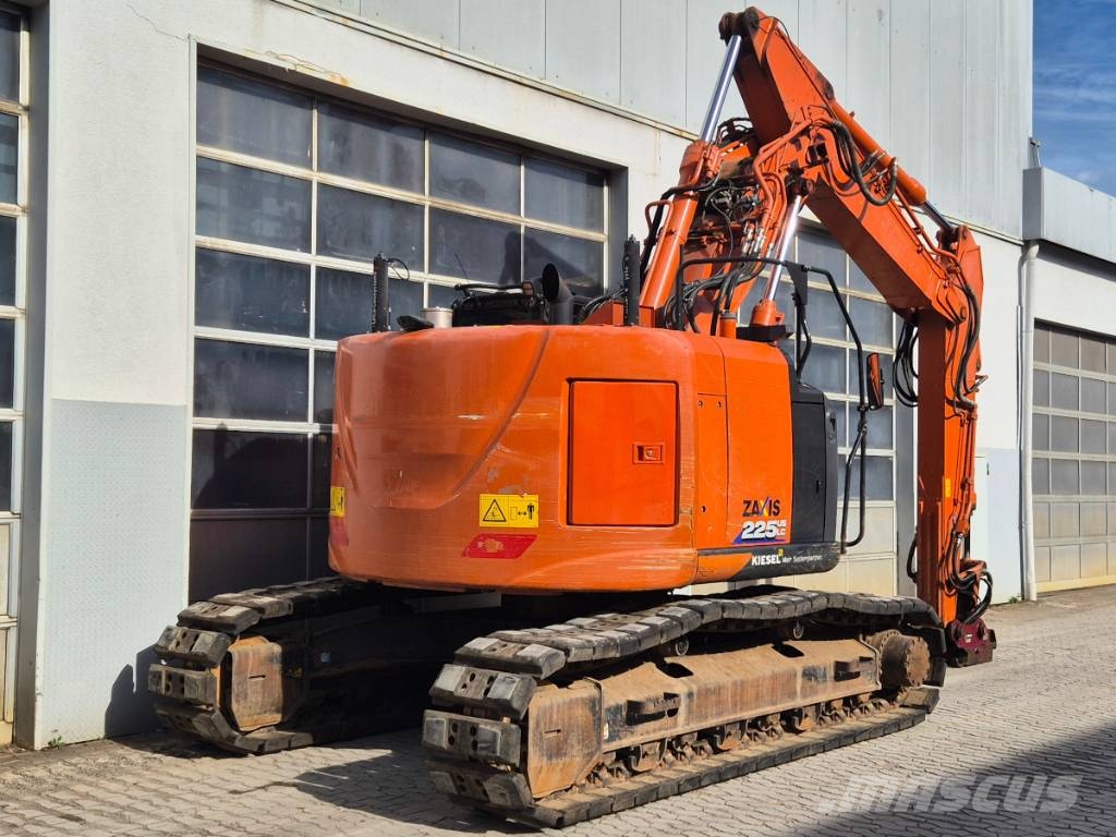 Hitachi ZX 225 US LC-6 Pelle sur chenilles