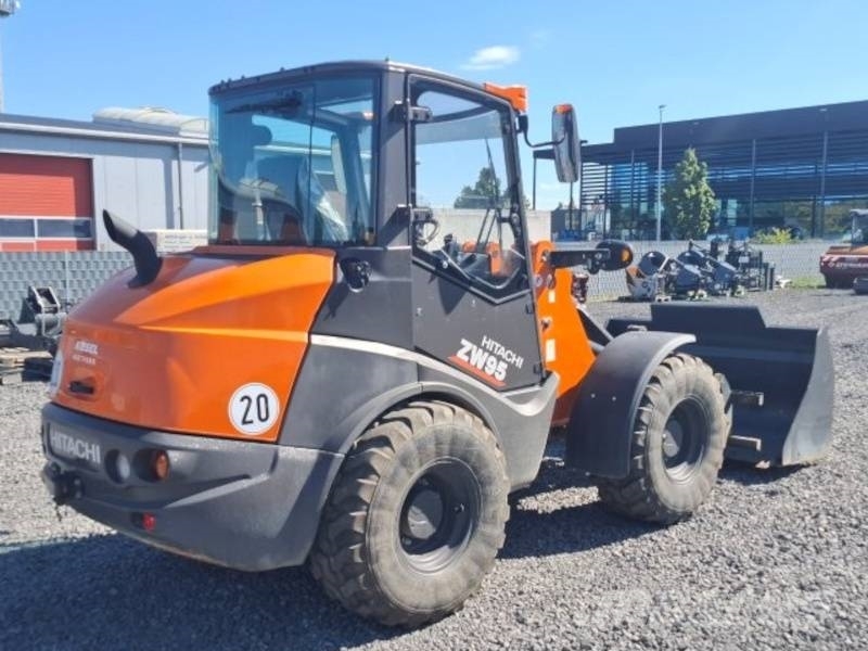 Hitachi ZW 95-6 Liukuohjatut kuormaajat
