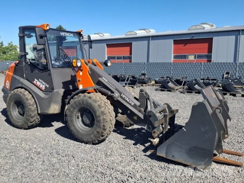 Hitachi ZW 95-6 Liukuohjatut kuormaajat