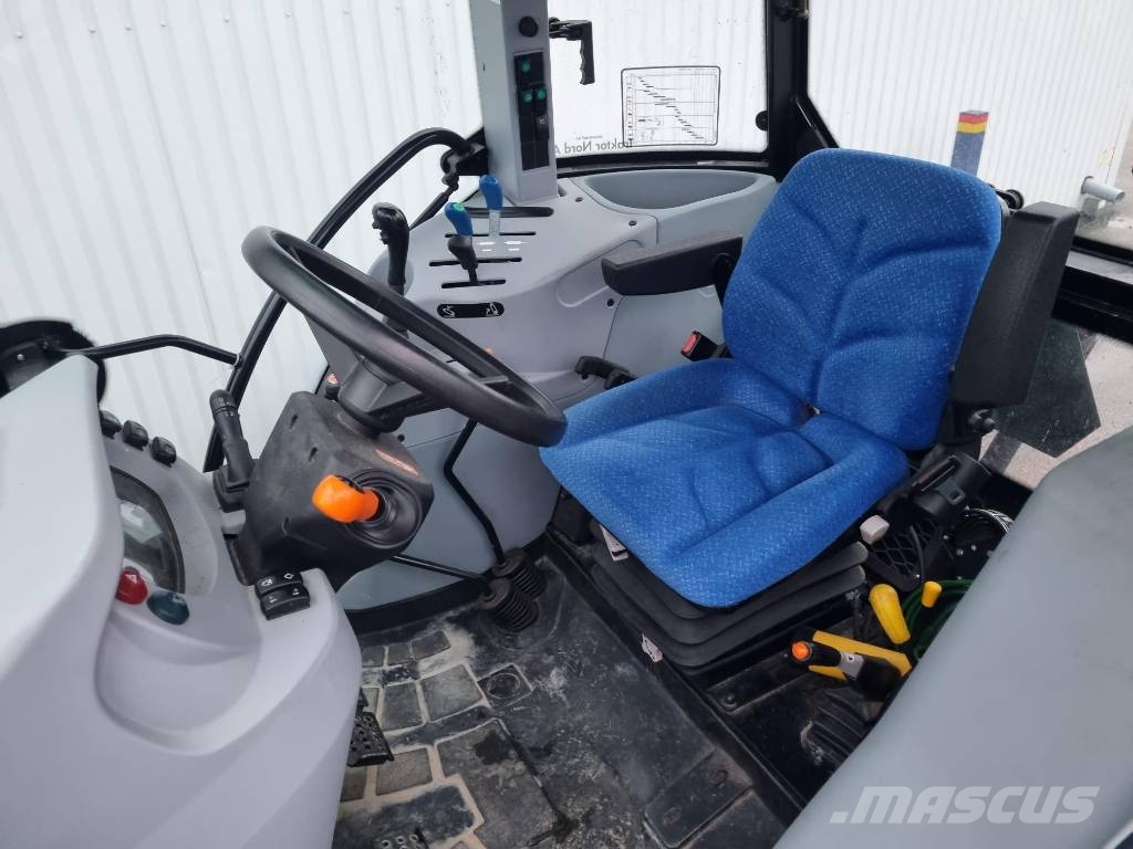 New Holland TD 5.85 lastare endast 390h 트랙터