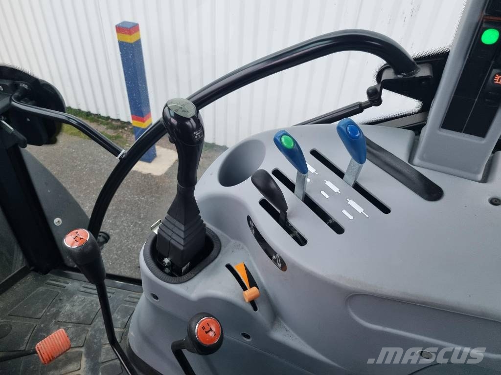 New Holland TD 5.85 lastare endast 390h 트랙터