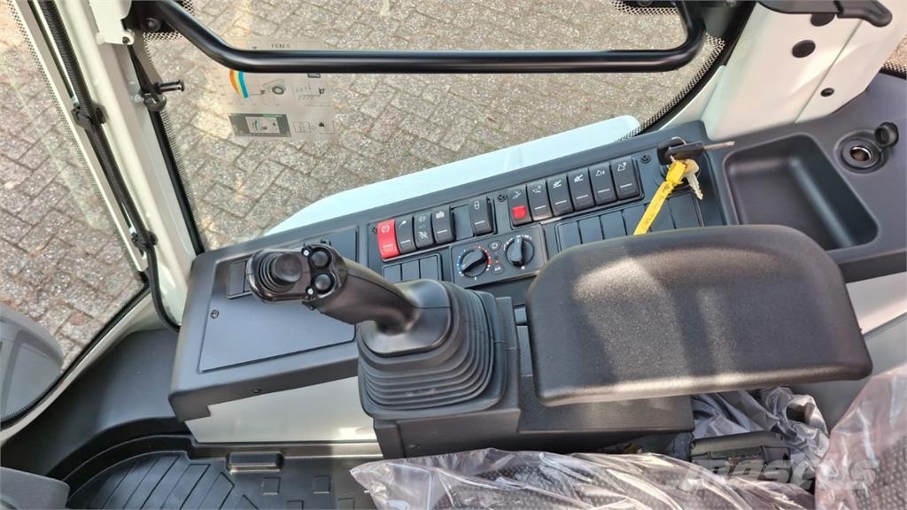 CLAAS Torion 738 T Kolesni nakladalci