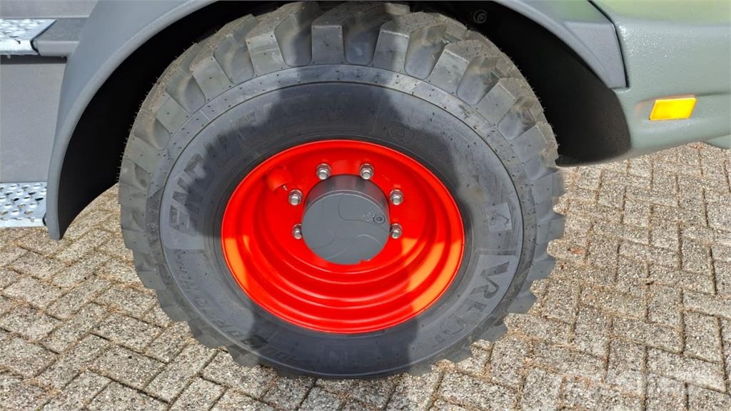 CLAAS Torion 738 T Kolesni nakladalci