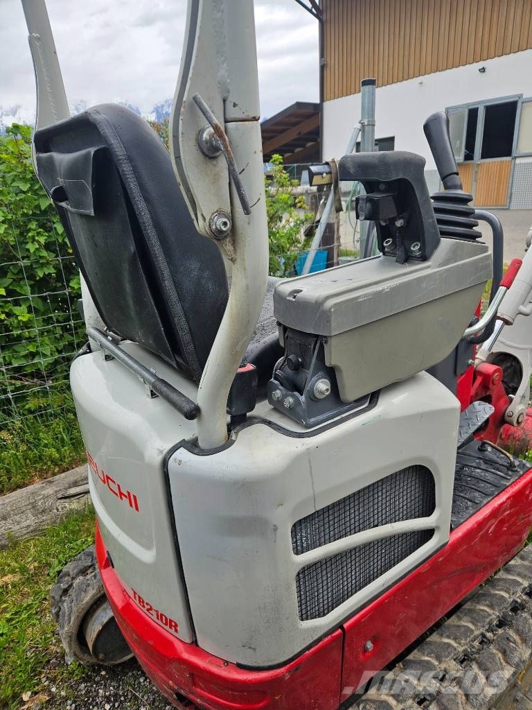 Takeuchi TB 210 小型挖土機/掘鑿機<7t(小型挖掘機)