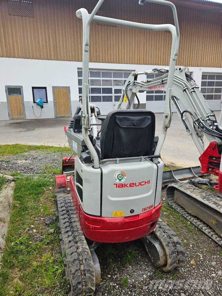 Takeuchi TB 210 小型挖土機/掘鑿機<7t(小型挖掘機)