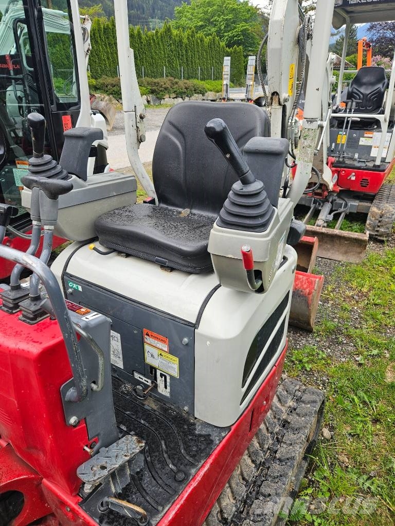 Takeuchi TB 210 小型挖土機/掘鑿機<7t(小型挖掘機)