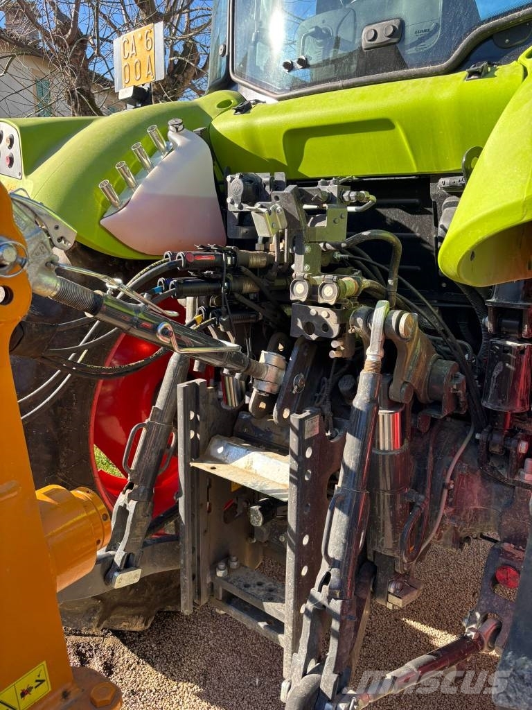 CLAAS Arion 450 Traktory