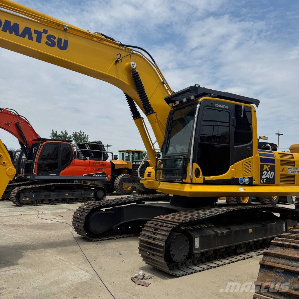 Komatsu PC 240-8 Gravemaskiner på larvebånd