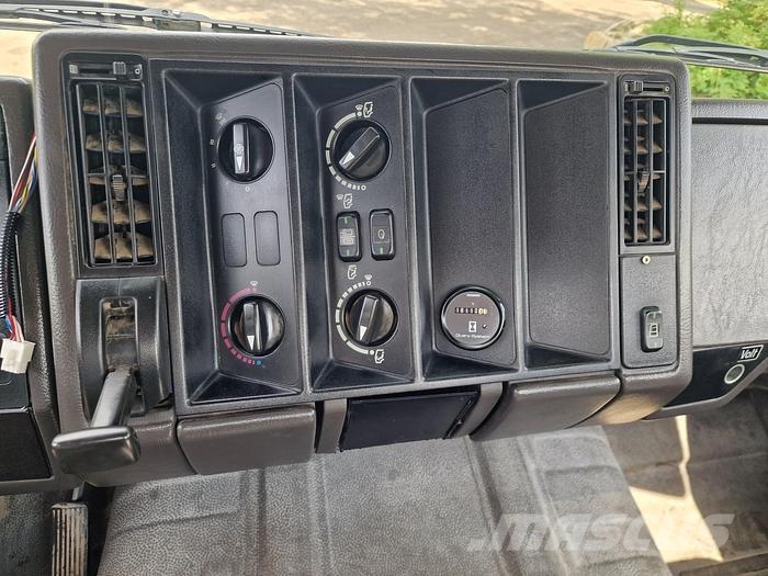 Mercedes-Benz 2527 B 6X4 Camiones de concreto