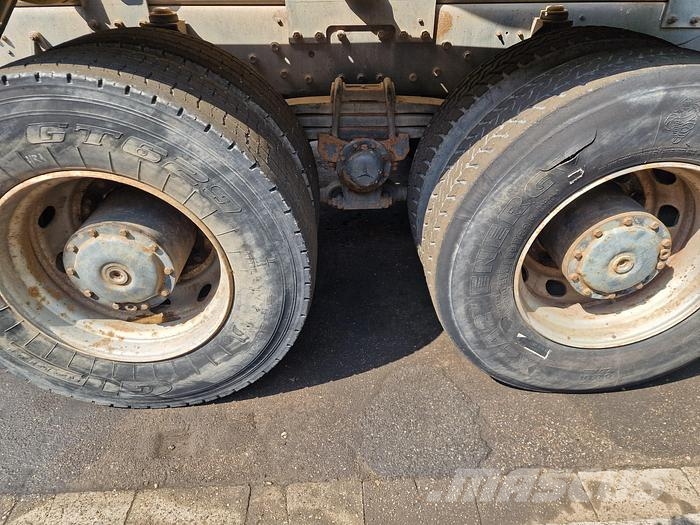 Mercedes-Benz 2527 B 6X4 Camiones de concreto