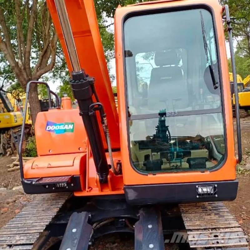 Doosan DX 80 Vidēja lieluma ekskavatori 7 t - 12 t