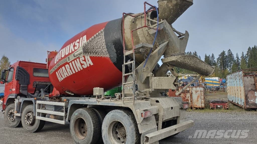 Volvo FM9 8x4 full steel,manual, mixer 油罐车