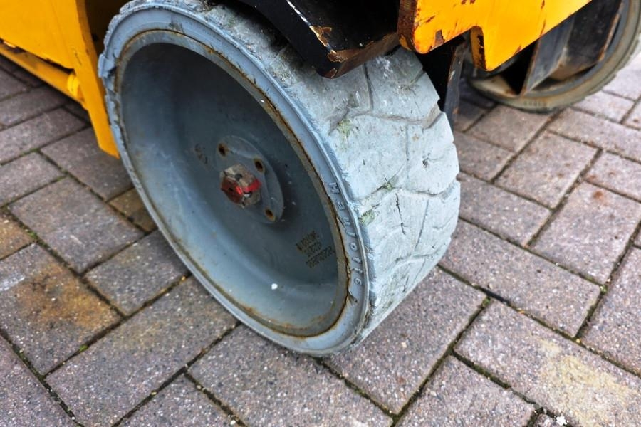 Haulotte Compact 10N Electric, 10m Working Height, 230kg Ca Mini Pale Gommate